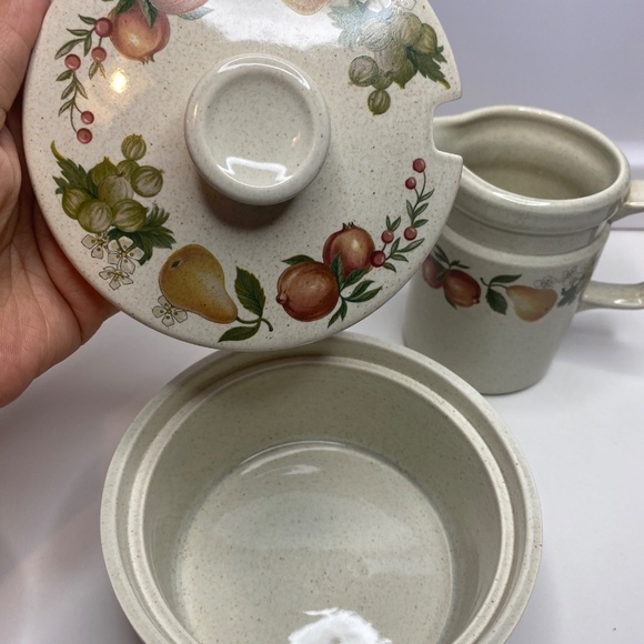 Wedgwood Quince England oven to table creamer and sugar with lid set - Picture 2 of 9